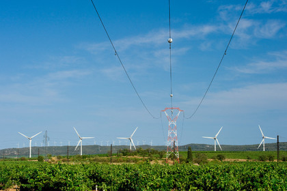 Pylones et éoliennes
