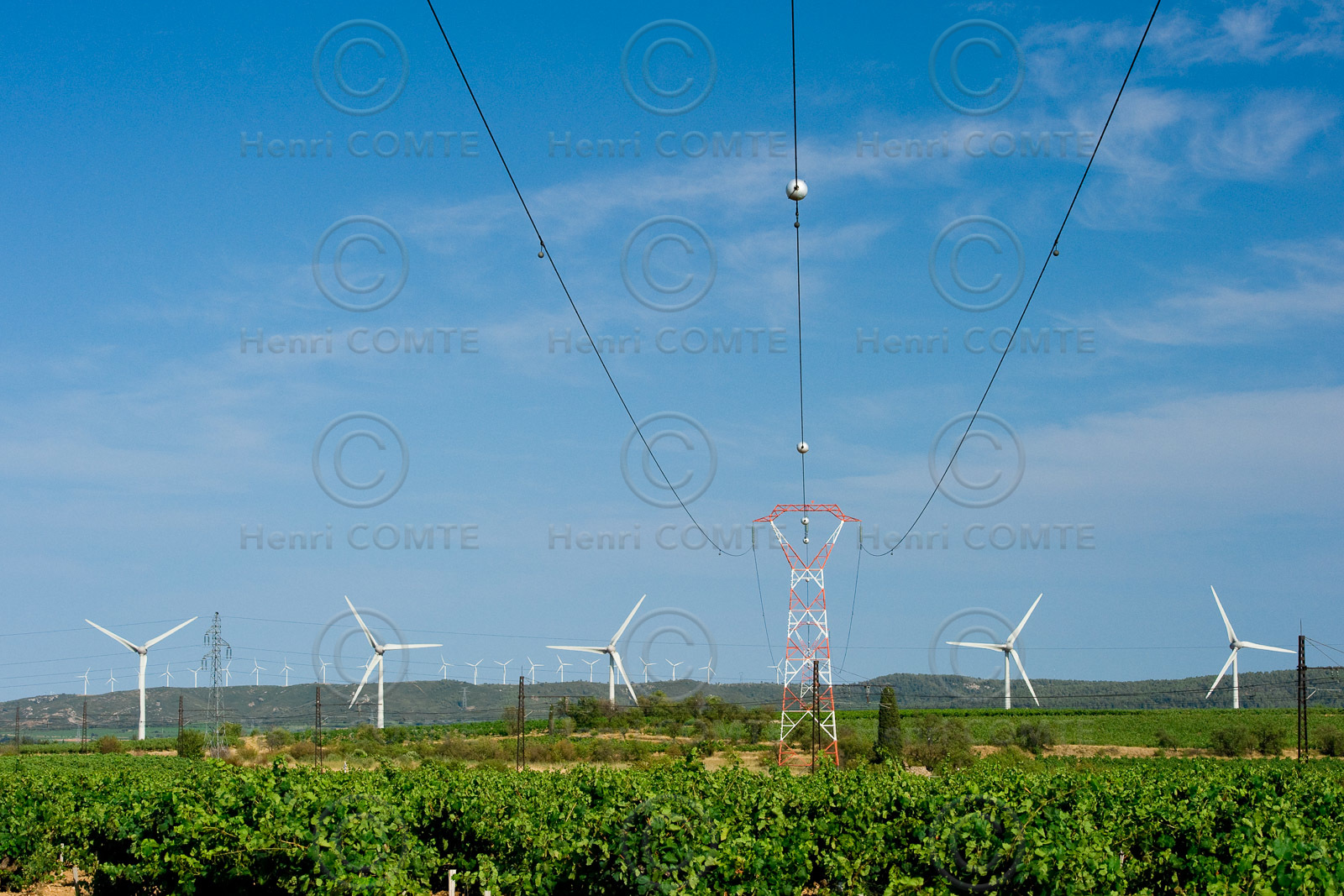 Pylones et éoliennes