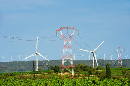 Pylones et éoliennes