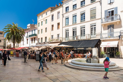 Nîmes