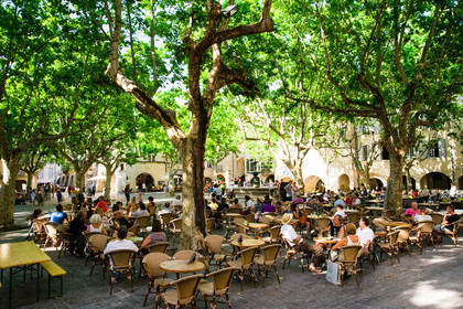 Uzes