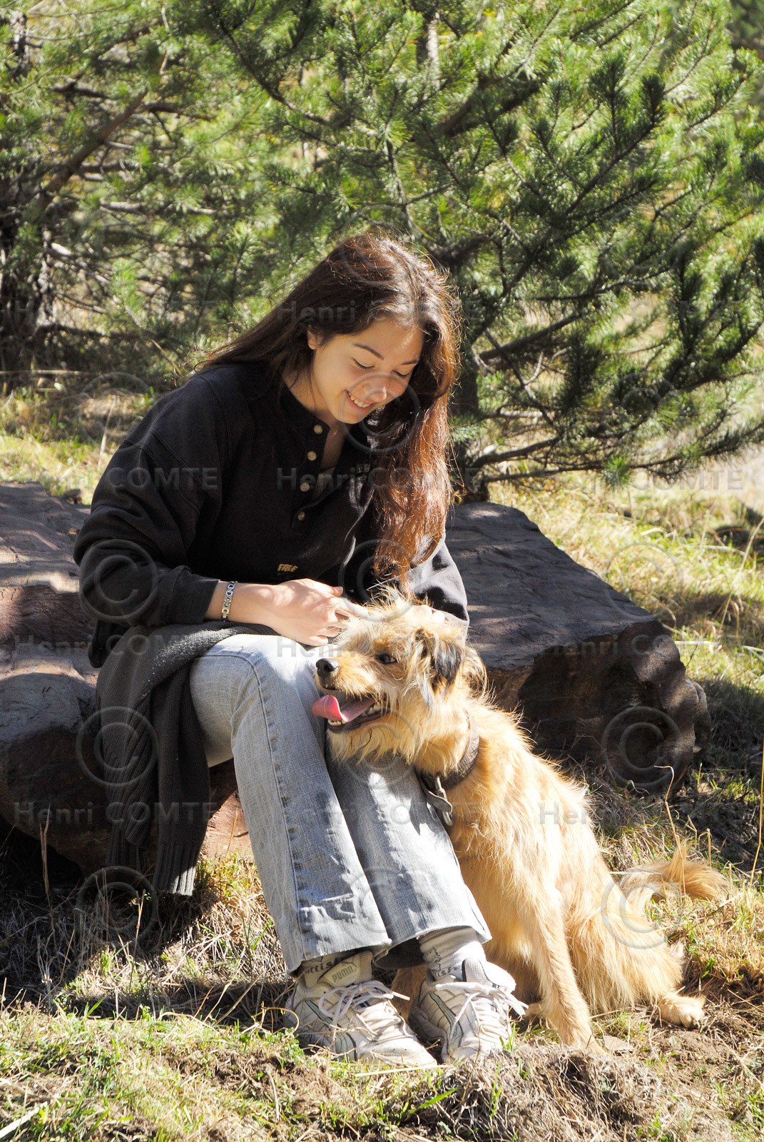 Jeune femme et chien