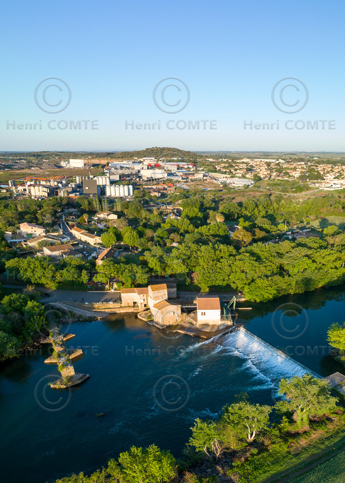 Moulin et pont de St Thibery