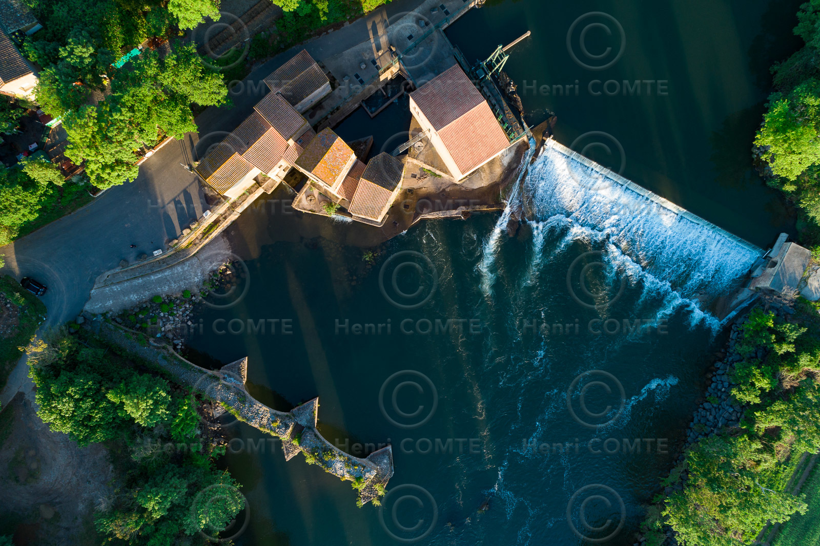 Moulin et pont de St Thibery