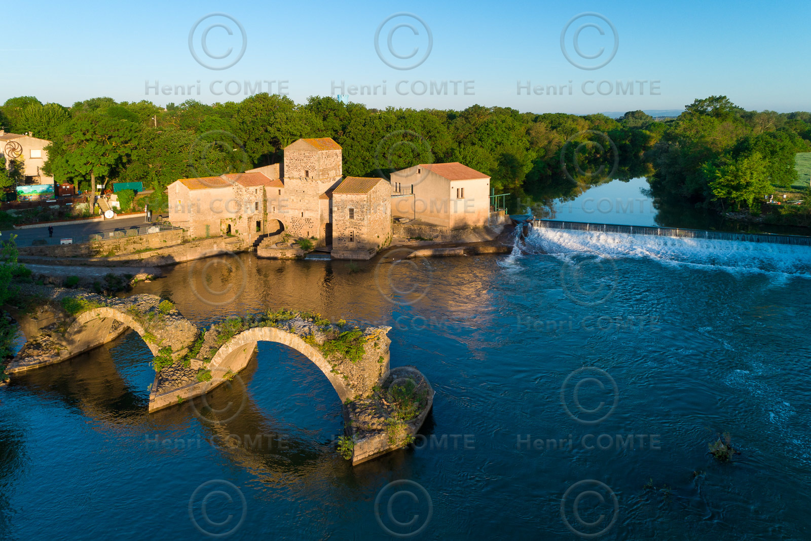 Moulin et pont de St Thibery