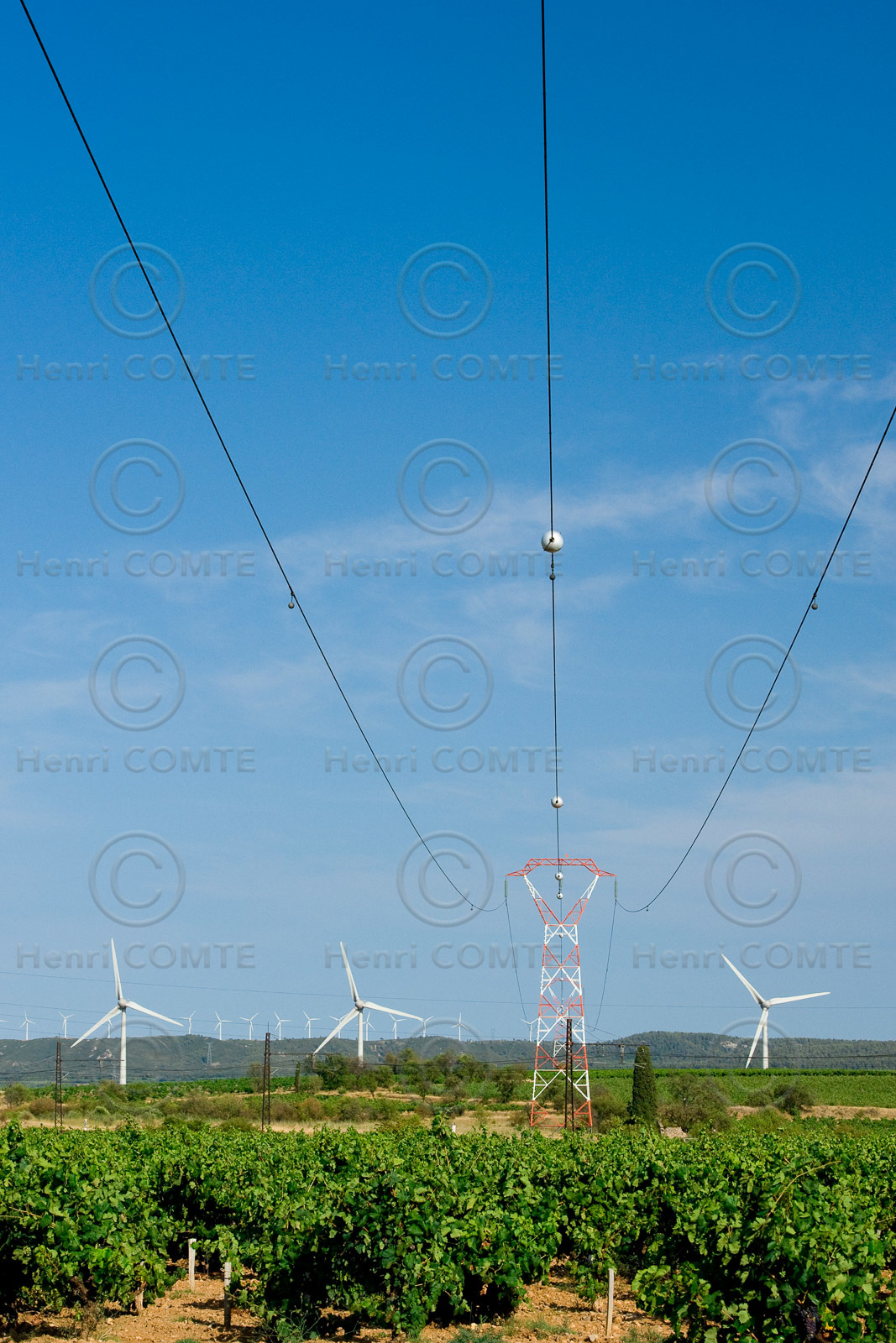 Pylones et éoliennes