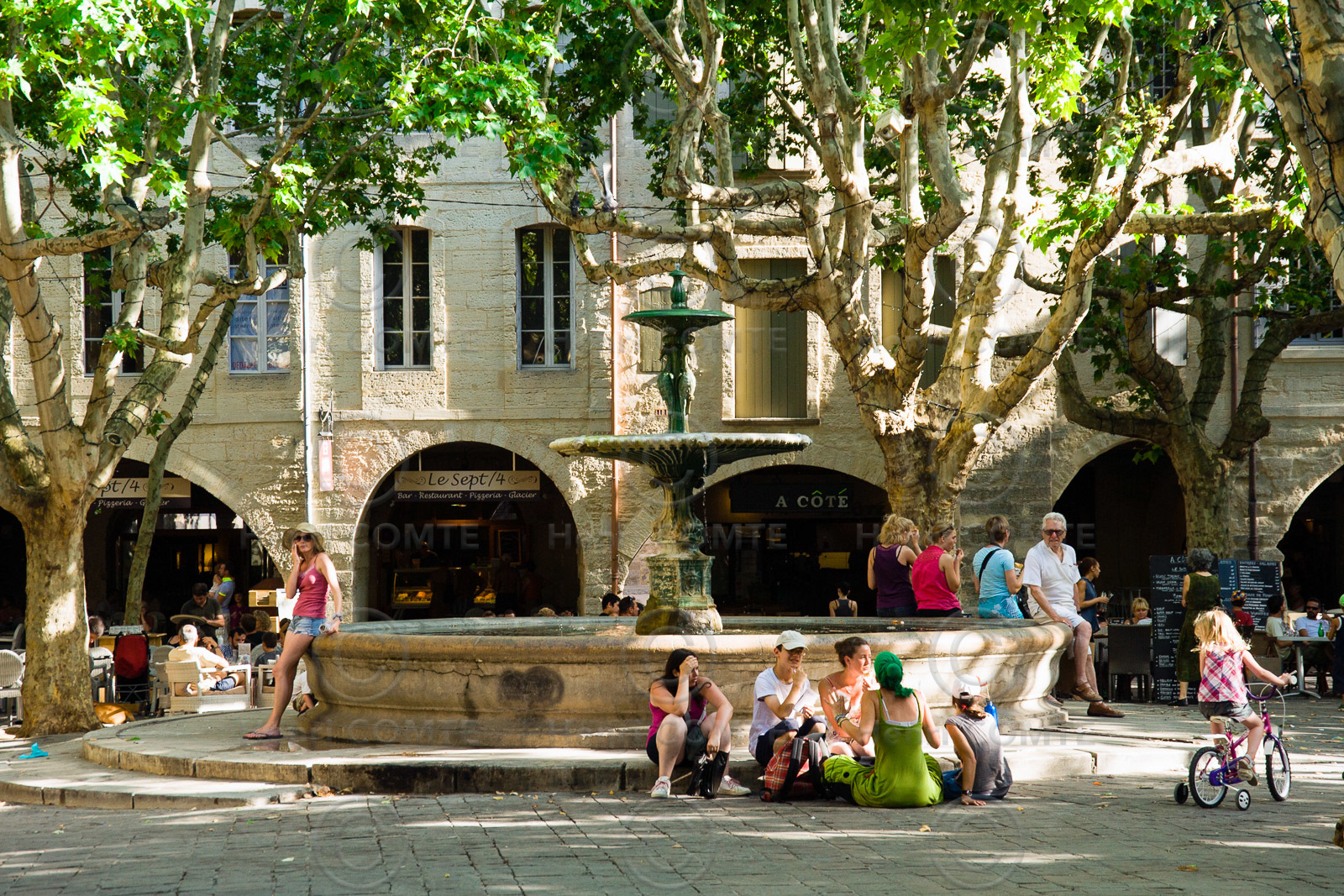 Uzes