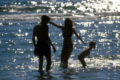 Famille à la plage